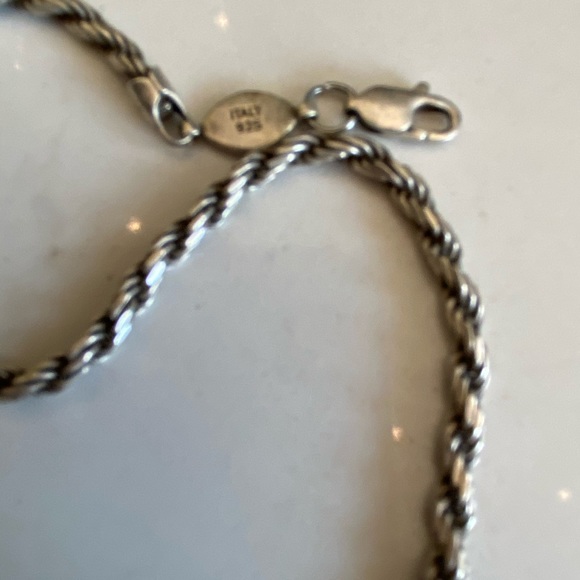 Sterling silver necklace and fish pendant - Picture 3 of 3